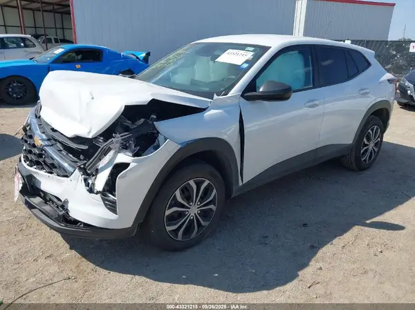 KL77LFE23RC014535 2024 CHEVROLET TRAX - Image 2