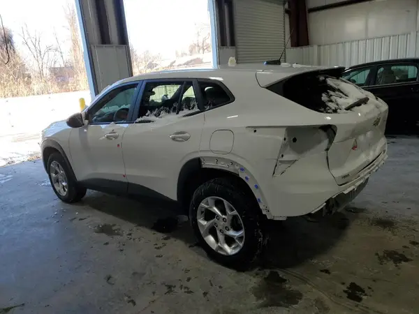 KL77LFE23RC019119 2024 CHEVROLET TRAX - Image 2