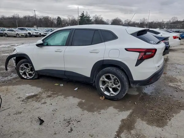 KL77LFE23RC020769 2024 CHEVROLET TRAX - Image 2