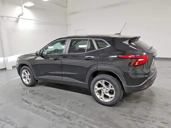 KL77LFE23RC020822 2024 CHEVROLET TRAX - Image 2