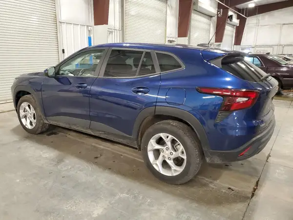 KL77LFE23RC026426 2024 CHEVROLET TRAX - Image 2