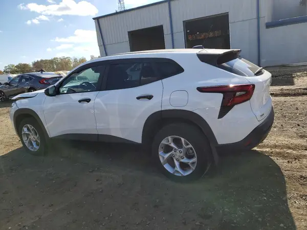 KL77LFE23RC029990 2024 CHEVROLET TRAX - Image 2