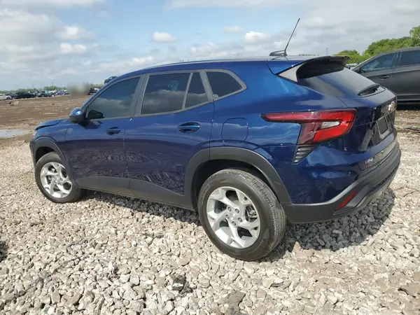 KL77LFE23RC044151 2024 CHEVROLET TRAX - Image 2