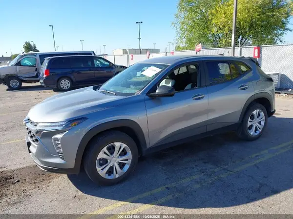 KL77LFE23RC048555 2024 CHEVROLET TRAX - Image 2
