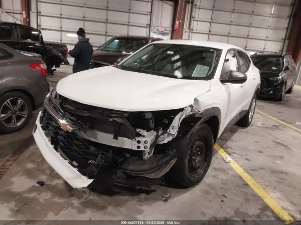 KL77LFE23RC056980 2024 CHEVROLET TRAX - Image 2