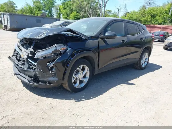 KL77LFE23RC073830 2024 CHEVROLET TRAX - Image 2