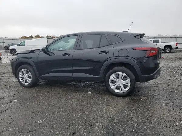 KL77LFE23RC077876 2024 CHEVROLET TRAX - Image 2