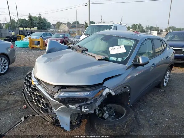 KL77LFE23RC080132 2024 CHEVROLET TRAX - Image 2