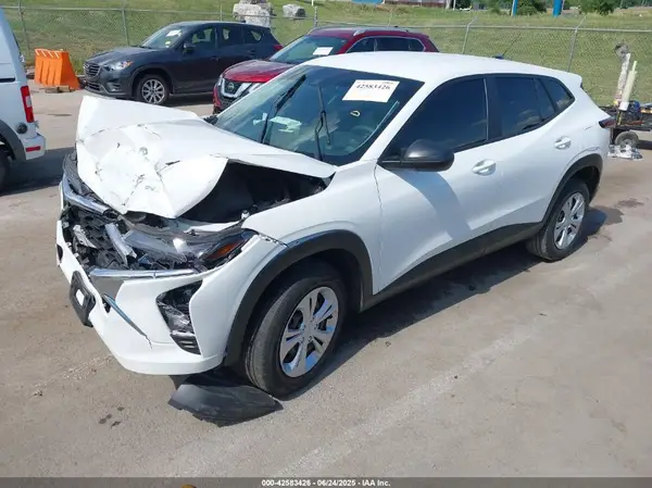 KL77LFE23RC085069 2024 CHEVROLET TRAX - Image 2