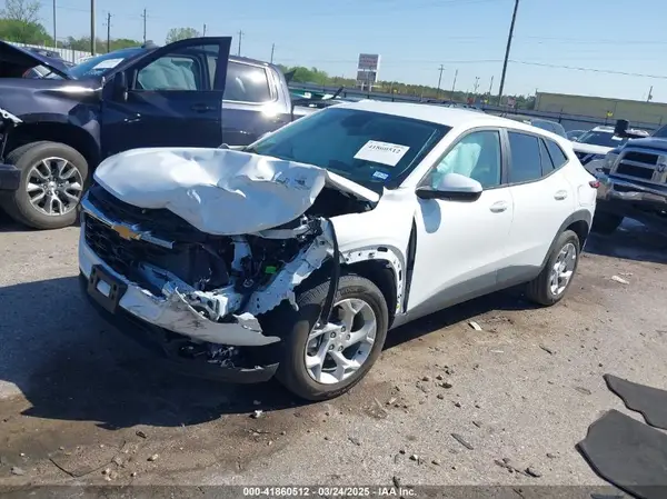 KL77LFE23RC101819 2024 CHEVROLET TRAX - Image 2