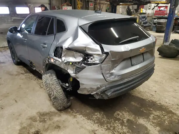 KL77LFE23RC105546 2024 CHEVROLET TRAX - Image 2
