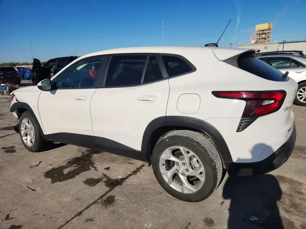 KL77LFE23RC107037 2024 CHEVROLET TRAX - Image 2