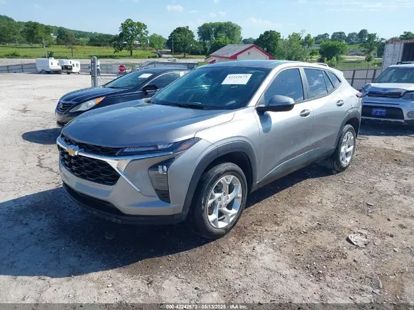 KL77LFE23RC112402 2024 CHEVROLET TRAX - Image 2