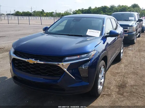 KL77LFE23RC114182 2024 CHEVROLET TRAX - Image 2