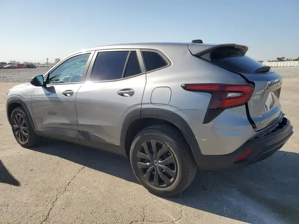 KL77LFE23RC125411 2024 CHEVROLET TRAX - Image 2