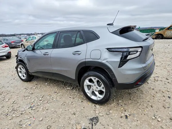 KL77LFE23RC135694 2024 CHEVROLET TRAX - Image 2