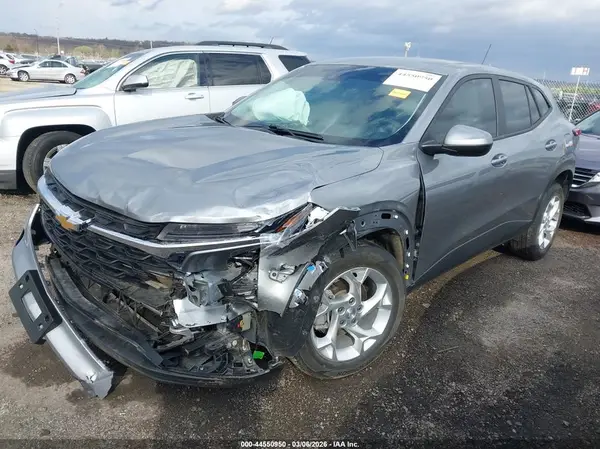 KL77LFE23RC139972 2024 CHEVROLET TRAX - Image 2