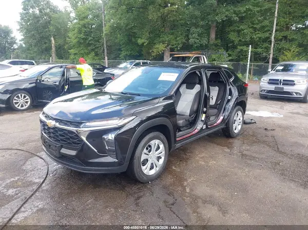 KL77LFE23RC157565 2024 CHEVROLET TRAX - Image 2