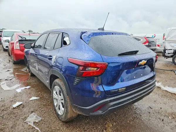 KL77LFE23RC191893 2024 CHEVROLET TRAX - Image 2