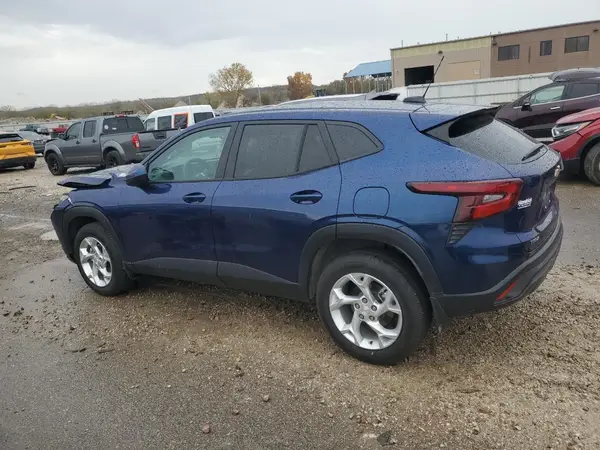 KL77LFE23RC193479 2024 CHEVROLET TRAX - Image 2