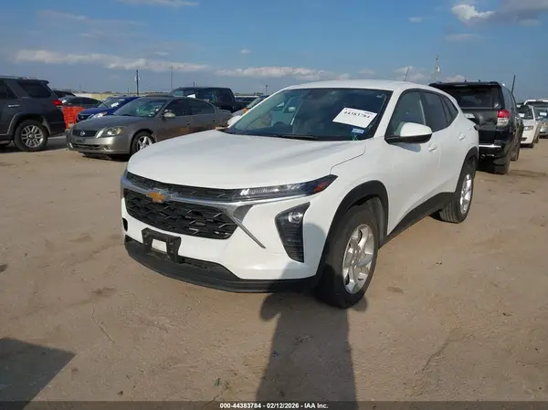 KL77LFE23RC209017 2024 CHEVROLET TRAX - Image 2