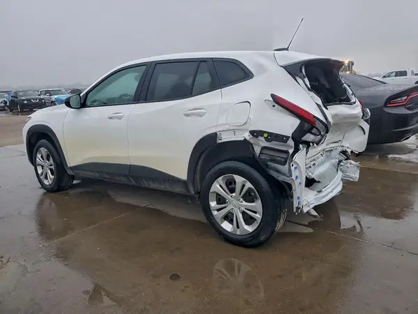 KL77LFE23RC212922 2024 CHEVROLET TRAX - Image 2