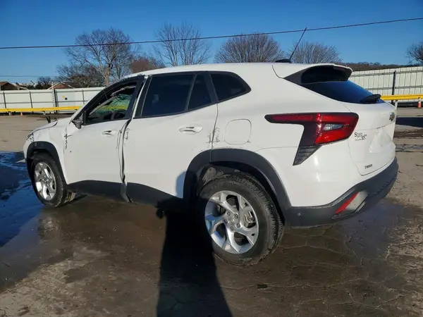 KL77LFE23RC230269 2024 CHEVROLET TRAX - Image 2