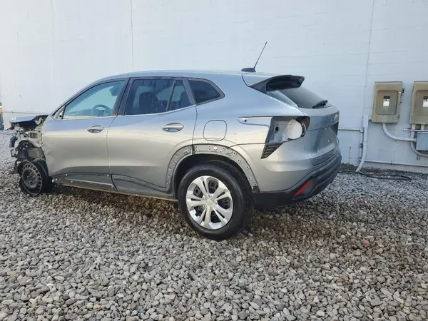 KL77LFE23RC233172 2024 CHEVROLET TRAX - Image 2