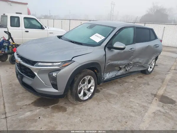KL77LFE23RCO29133 2024 CHEVROLET TRAX - Image 2