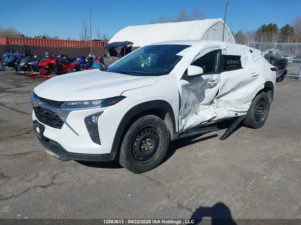 KL77LFE23SC075731 2025 CHEVROLET TRAX - Image 2