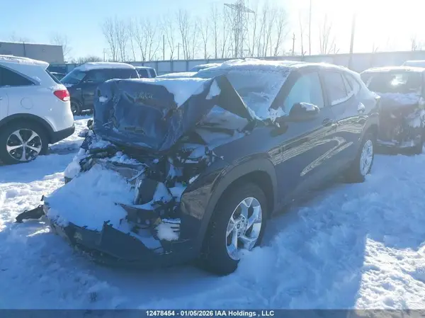 KL77LFE23SC249796 2025 CHEVROLET TRAX - Image 2