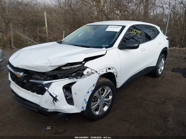 KL77LFE24RC004676 2024 CHEVROLET TRAX - Image 2