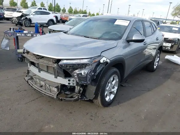 KL77LFE24RC020358 2024 CHEVROLET TRAX - Image 2
