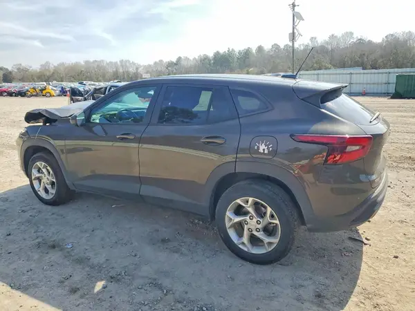 KL77LFE24RC021686 2024 CHEVROLET TRAX - Image 2