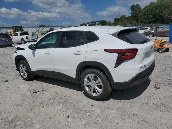 KL77LFE24RC024748 2024 CHEVROLET TRAX - Image 2