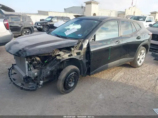 KL77LFE24RC028864 2024 CHEVROLET TRAX - Image 2