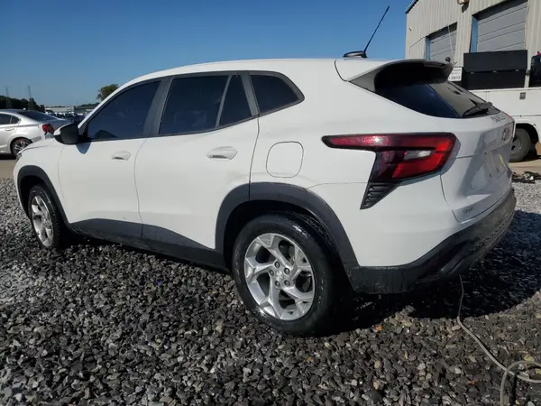 KL77LFE24RC030078 2024 CHEVROLET TRAX - Image 2