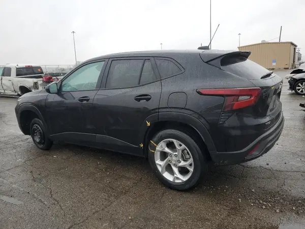 KL77LFE24RC043493 2024 CHEVROLET TRAX - Image 2