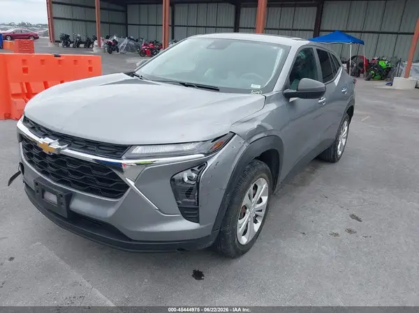 KL77LFE24RC045048 2024 CHEVROLET TRAX - Image 2