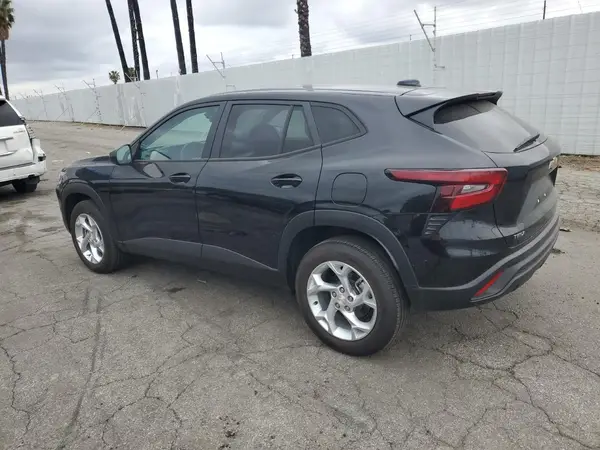 KL77LFE24RC055689 2024 CHEVROLET TRAX - Image 2