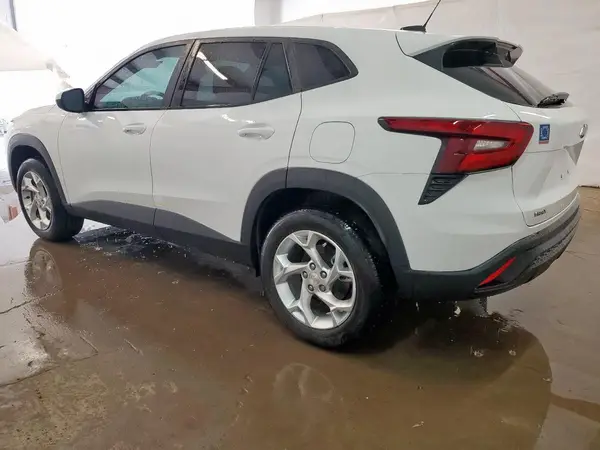 KL77LFE24RC074226 2024 CHEVROLET TRAX - Image 2