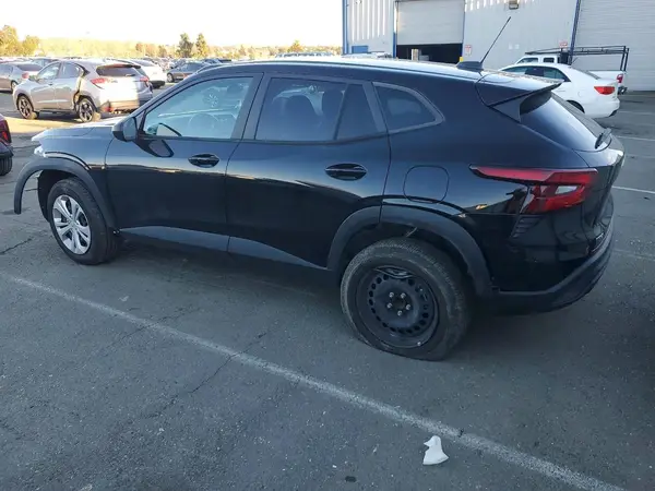 KL77LFE24RC077062 2024 CHEVROLET TRAX - Image 2