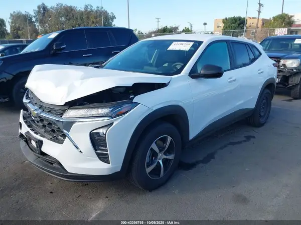 KL77LFE24RC097070 2024 CHEVROLET TRAX - Image 2