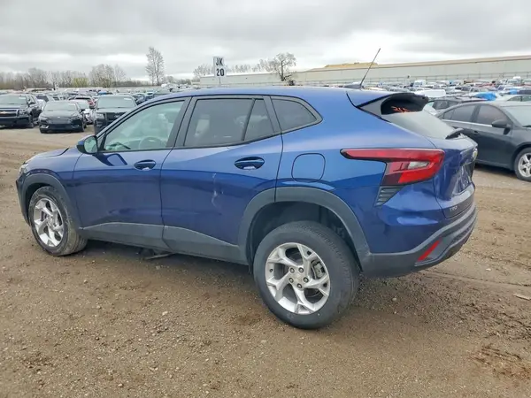 KL77LFE24RC097750 2024 CHEVROLET TRAX - Image 2