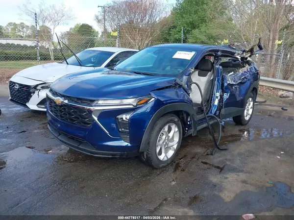 KL77LFE24RC105023 2024 CHEVROLET TRAX - Image 2