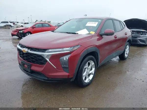 KL77LFE24RC114658 2024 CHEVROLET TRAX - Image 2