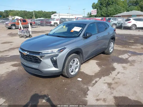 KL77LFE24RC117625 2024 CHEVROLET TRAX - Image 2