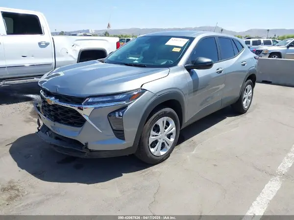 KL77LFE24RC122470 2024 CHEVROLET TRAX - Image 2