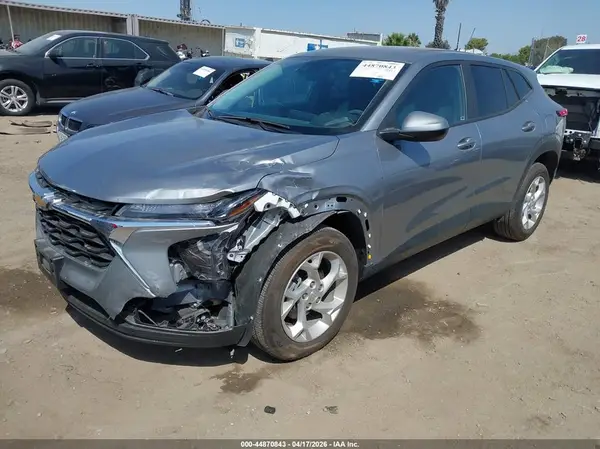KL77LFE24RC123697 2024 CHEVROLET TRAX - Image 2