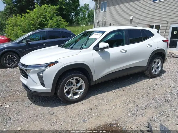 KL77LFE24RC127068 2024 CHEVROLET TRAX - Image 2
